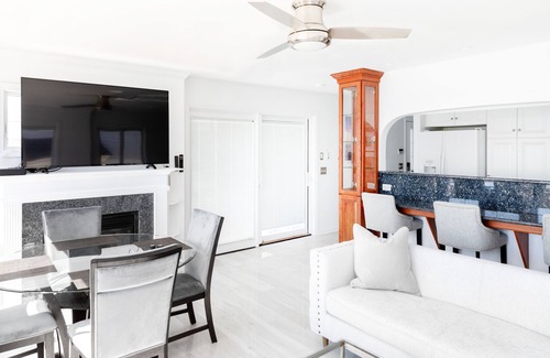 Niantic House | PRIVATE BEACH: BEACHFRONTS & BALCONIES @ NIANTIC W/6 QUEENS