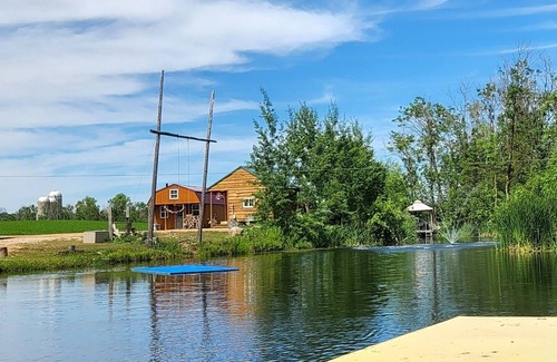Antigo Cabin | Private beach, cabins and pavilion