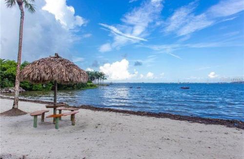 Bayview House | Private Beach Condo Mins To Beach, Pool, Hot Tub