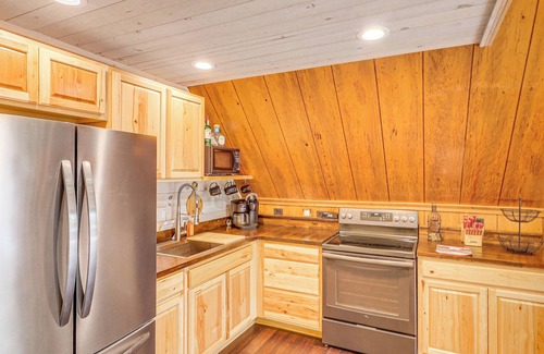Milledgeville Cabin | Private Beach & Dock: Lakefront Sparta Cabin
