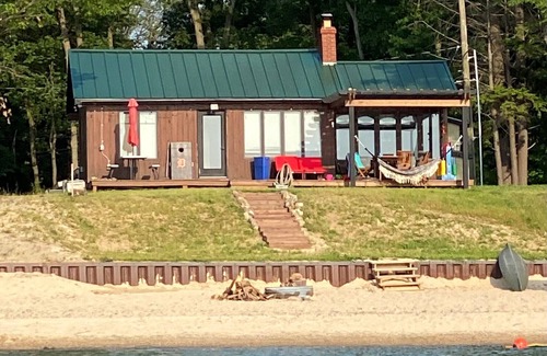 Port Austin Cottage | Private Beach Front, Cottage - Heart Rock Haven - Port Austin - Sunset Haven