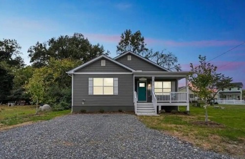 Issue House | Private Beach Getaway Just Steps to the Boardwalk!