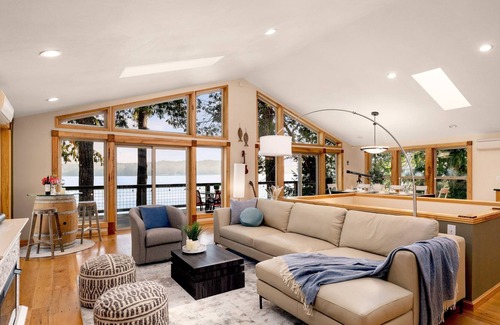 Lilliwaup House | Private Beach Hood Canal, Sleeps 10, Olympic NP