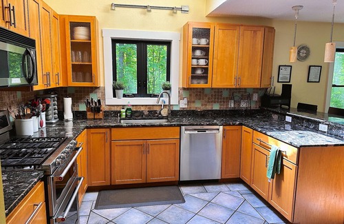 Greenwood House | Private Beach - Indoor/Outdoor Living - 8 Kayaks/Canoes - Multi-Family Getaway