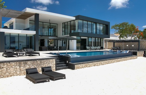 Playa Villa | Private beach - Most exclusive Villa - City center