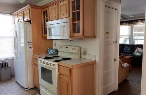 New London House | Private Beach, OceanBeach Passes, Fenced BackYard, Dogs OK, Sailfest 7/13-14