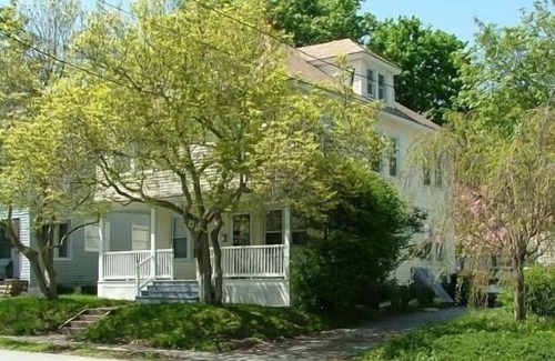 New London House | Private Beach, OceanBeach Passes, Fenced BackYard, Dogs OK, Sailfest 7/13-14