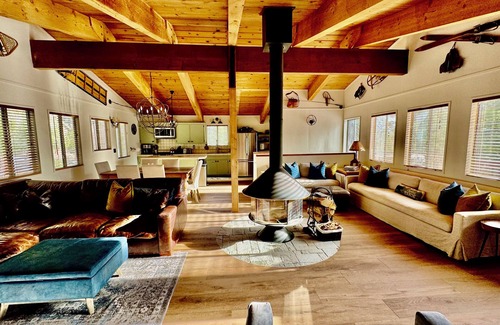 Talmont House | Private Beach Park, Sauna, Hot Tub, Dog & Family Friendly