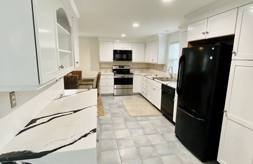 Clinton House | PRIVATE BEACH: ROYAL OCEANVIEW CASTLE @ CLINTON W/4 QUEENS 2 FULL
