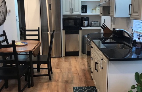 New London House | Private beach, sleeps 6 twobedroom apt. Kayak. Ocean B. Pass