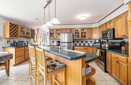 Manistee House | Private Beach & Stairs, Year-Round Hot Tub, & Unmatched Views of Lake Michigan!