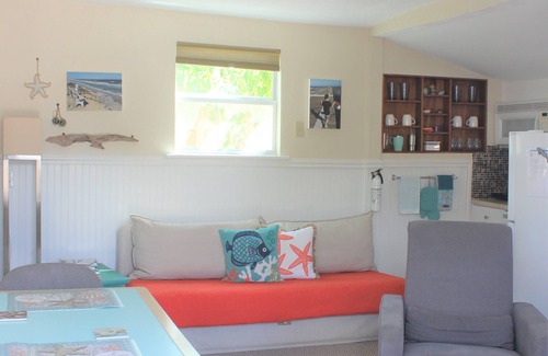Jacksonville Beach Cottage | Private Beachy Guest Cottage!