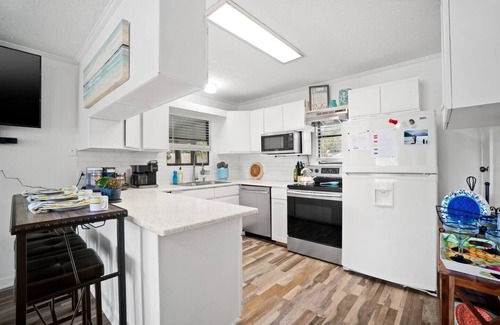 Bid-a-wee Beach House | Private Beach Access! Large Yard+Deck-Pet Friendly