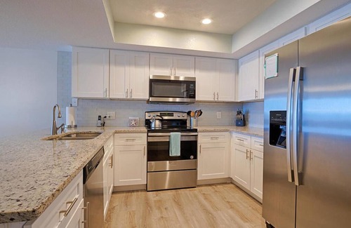 Redington Shores Condo | PRIVATE BEACHFRONT Condo #304 - 3BR/2B w/2 KING Master Suites -