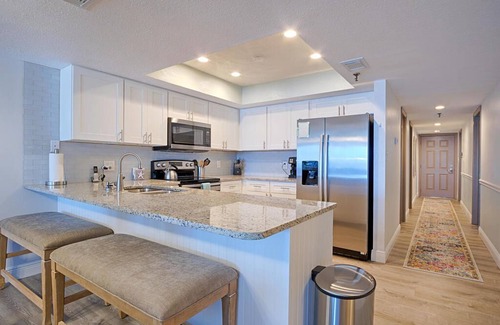 Redington Shores Condo | PRIVATE BEACHFRONT Condo #304 - 3BR/2B w/2 KING Master Suites -