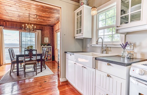 Point Roberts House | Private beachfront cottage with expansive deck, kayaks, elegant interior, & W/D