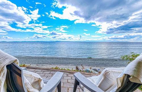 Point Roberts House | Private beachfront cottage with expansive deck, kayaks, elegant interior, & W/D
