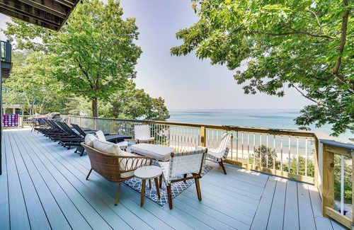 Pentwater House | Private Beachfront Lake Michigan Rental w/Kayaks