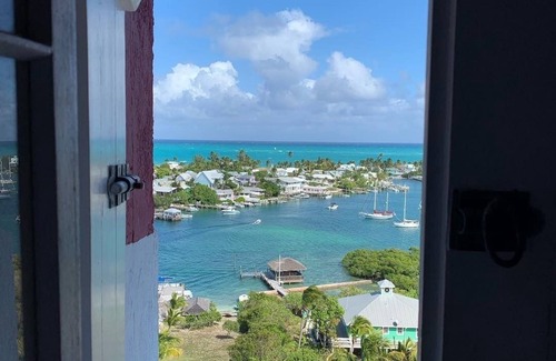 Hope Town House | Private Beachfront Luxury Property with Dock Access