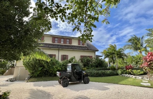 Hope Town House | Private Beachfront Luxury Property with Dock Access
