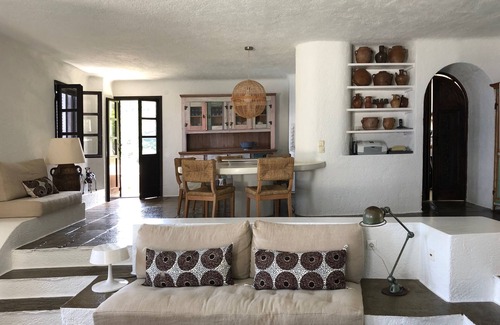 Kanapitsa Villa | Private Beautiful Family villa by a sandy beach