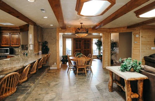 Heber Cabin | Private BEAUTIFUL Lodge! Pool, 8400sq ft, 11 beds,Pickleball, Hot tub,Sleeps 50.