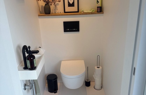 Huldenberg Villa | Private Bed and bathroom in house