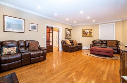 North Side House | Private Bedroom #1 and Bath 26 Min to NYC!