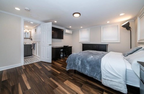 North Side House | Private Bedroom #1 and Bath 26 Min to NYC!