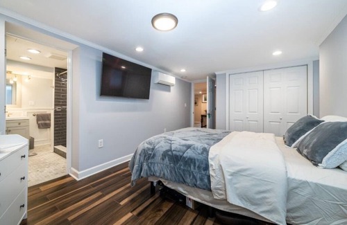 North Side House | Private Bedroom #2 and Bath 26 Min to NYC!