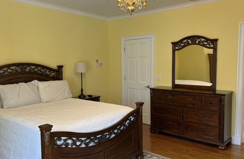North Side House | Private Bedroom #4 and Bath 26 Min to NYC!