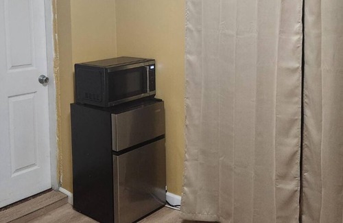 East Colfax House | Private bedroom and bathroom in Denver. Private entrance and wifi
