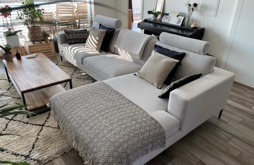 Le Grand-Saconnex House | Private Bedroom and Bathroom in shared appartment