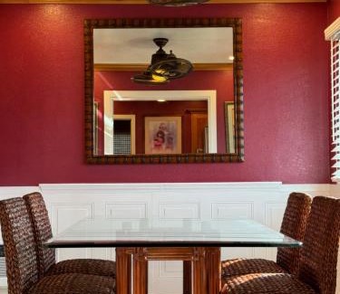 Diamond Head - Kapahulu - St. Louis House | Private Bedroom in Shared Guesthouse Waikiki Beach Area