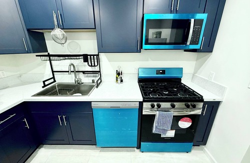 Venice Canals Apartment | Private bedroom in Venice Beach