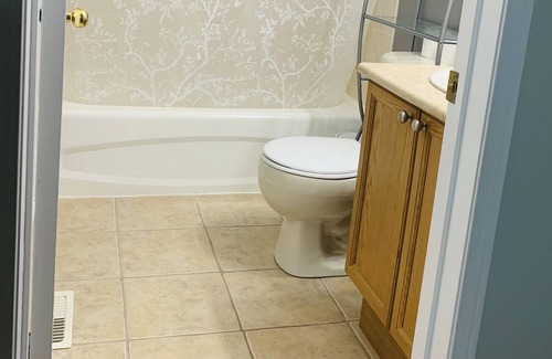 Fletchers Creek South House | Private bedroom near Toronto Airport