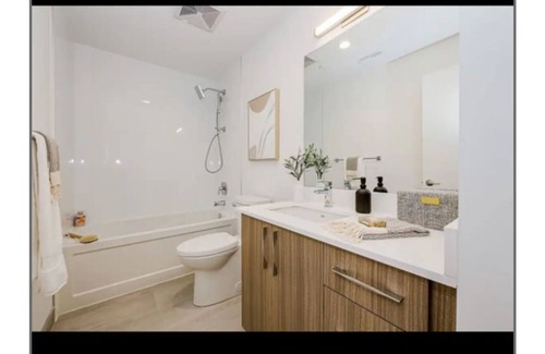 Willowdale House | Private Bedroom or Full Two-Bedroom Apartment in Prime Location