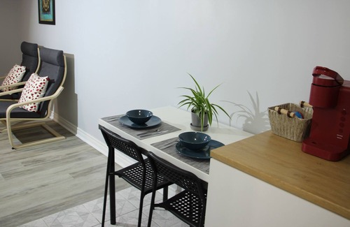 East Credit Apartment | Private bedroom unit near the airport