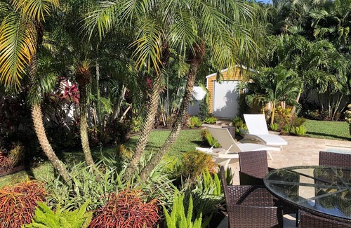 Poinsettia Heights Apartment | Private bedroom + den suite - shared pool/garden in the heart of Fort Lauderdale