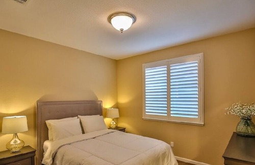 Elk Grove House | Private Bedroom with Private Bathroom in Elk Grove