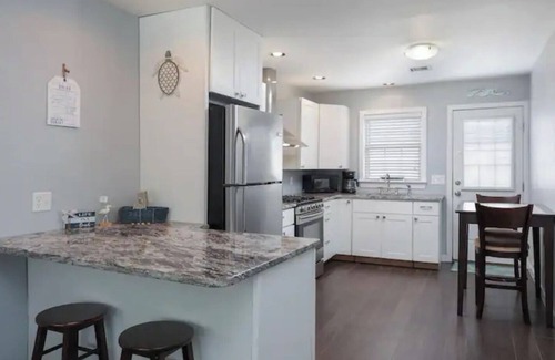 Seaside Heights Cottage | Private bkyd w/tiki Bar, Linens + towels included, Walk to beach. 4 beach badges