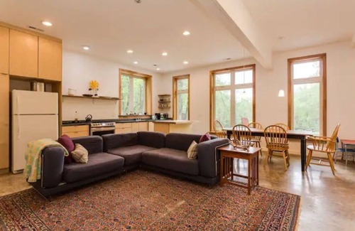 Tyro House | Private Blue Ridge Mountain Retreat/Modern home immersed in natural beauty!
