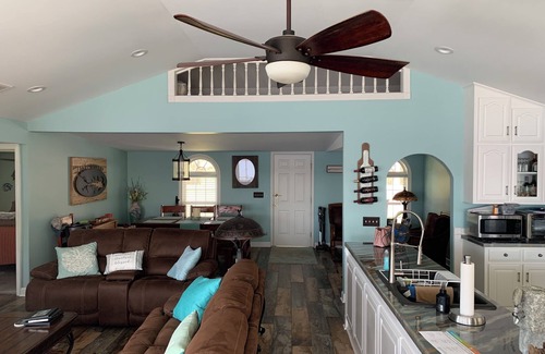 Newberry Shores House | Private Boat Ramp, Huge Screened in porch, 3bed 2bath home!