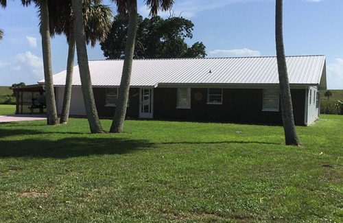 Okeechobee House | Private boat ramp on Rim Canal Lake Okeechobee lock access less than half a mile