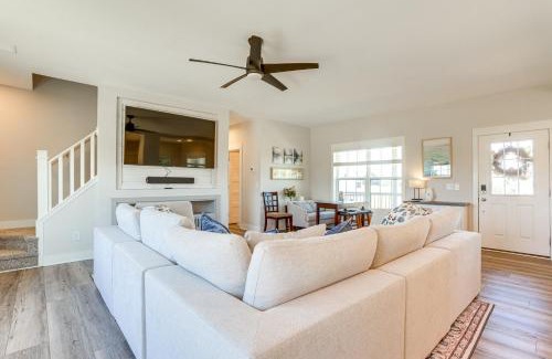 Livingston House | Private Boat Slip on Lake Anna 3,000-Sq-Ft Home!