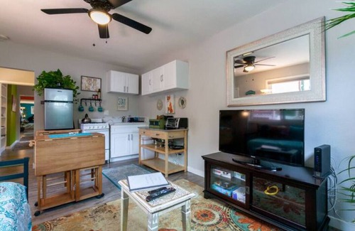 El Cajon House | Private Bohemian Poolside Apartment