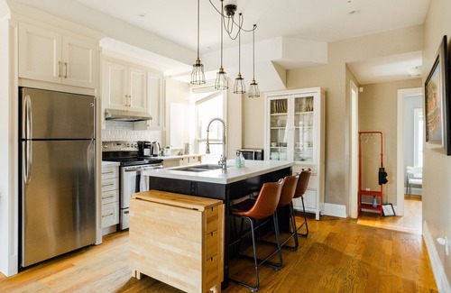 Niagara House | Private: Bright 2-Storey Loft w/Rooftop
