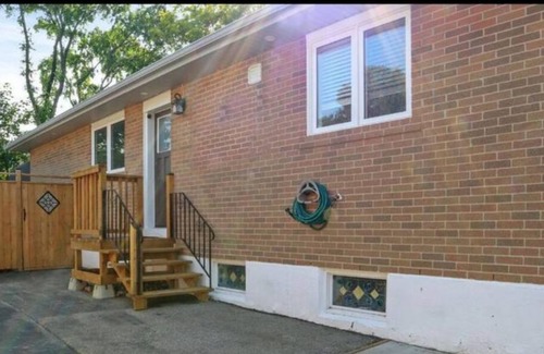 Clarkson-Lorne Park Apartment | Private, Bright and Spacious Guest Suite