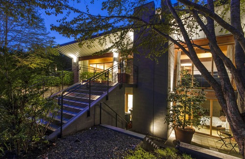 Dunbar Apartment | Private, bright suite with private entrance in leafy Vancouver neighbourhood
