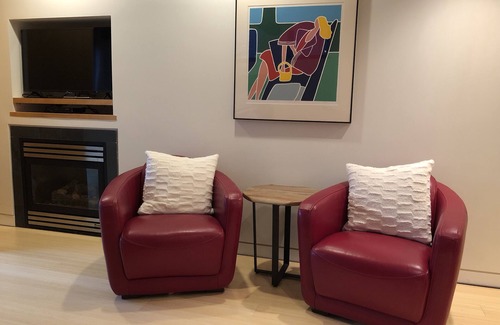 Dunbar Apartment | Private, bright suite with private entrance in leafy Vancouver neighbourhood